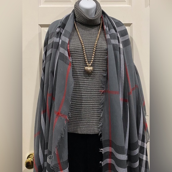 Large silver heart with a string of silver balls necklace - Picture 4 of 11